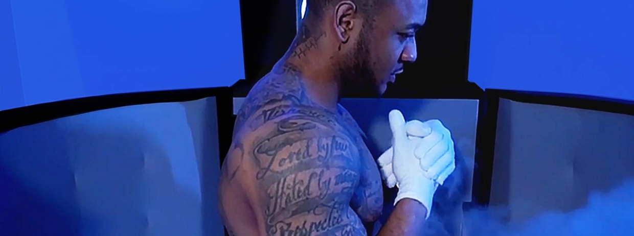 banner-faq Man in CRYO XC™ cryosauna